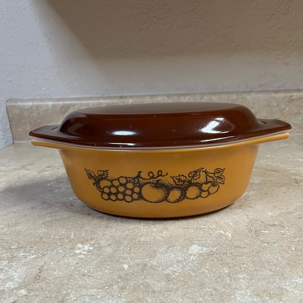 Vintage Pyrex old orchard casserole dish